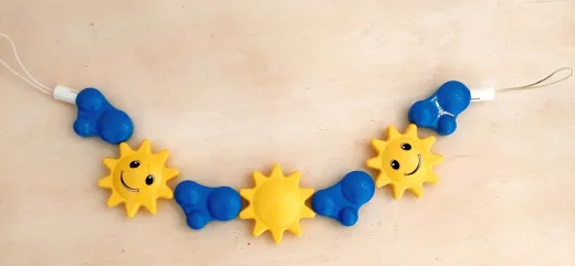 Kinderwagenkette Sonne + Wolken gelb/blau