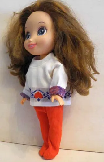 Puppe Disney mit weissem Pullover und roten Strümpfen
