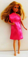 Skipper mit pinkem Kleid
