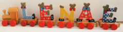 Buchstabenzug aus Holz