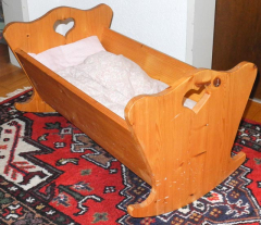 Wiege aus Holz