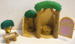 Wald Toilette mit Brunnen