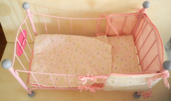 Puppenbett rosa aus Metall von Annabelle
