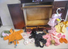 Muffy Vanderbear’s Boudoir Collection - Kleiderschrank mit Kleidern