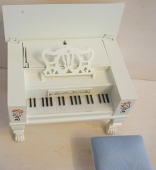 Muffy Vanderbear’s Klavier One Minuet More - fast Neu