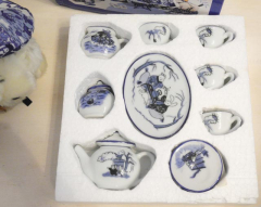 Muffy Vanderbear’s The Blue Pagoda Tea Set