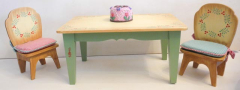 Muffy Vanderbear’s Tisch mit Stühlen und Torte