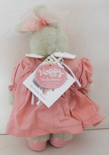Muffy Vanderbear’s Hoppy VanderHare mit rosa Kleid Signature