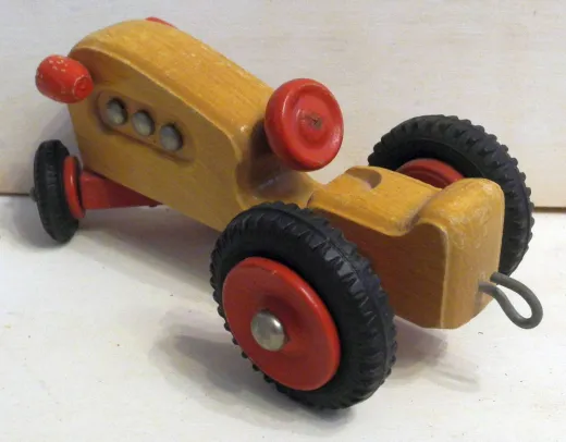 Traktor aus Holz braun/rot