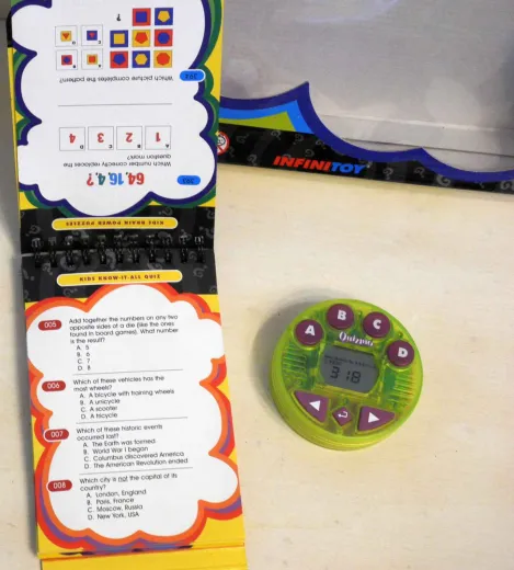 Quizmo Flip Starter Set: The Electronic Interactive Quiz Game