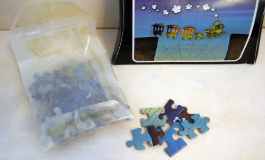 Mini Puzzle Mordillo Zug auf Spinnennetz - 48 Teile