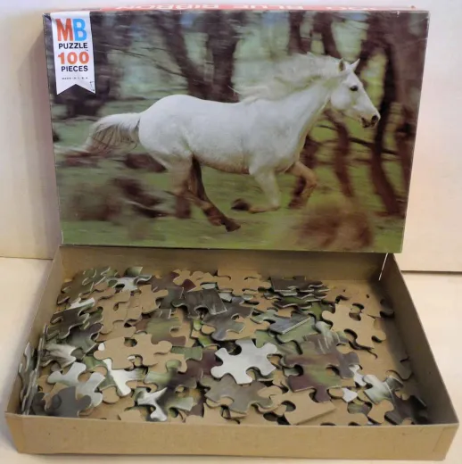 Puzzle Weisses Pferd im Galopp - 100 Teile