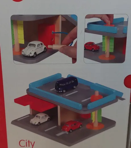 Parkhaus City mit Tankstelle und Waschanlage von Goki