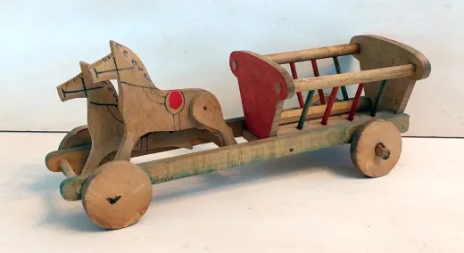 Altes Holz-Pferdegespann mit Leiterwagen – 1950er-Jahre