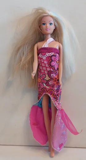 Simba Puppe blond mit pinkem Blumenkleid