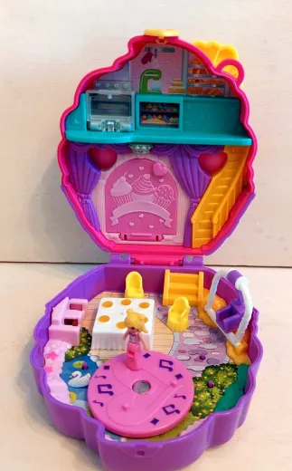Polly Pocket Süsse Träume Cupcake-Schatulle von Mattel
