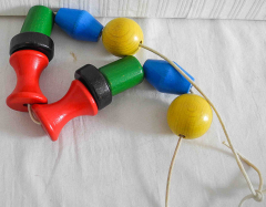 Spielkette aus Holz