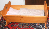 Wiege aus Holz