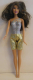 Barbie mit goldigen Shorts