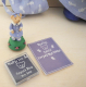 Muffy Vanderbear’s Signature Dress mit Rucksack