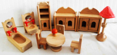 Puppenstubenmöbel aus Holz