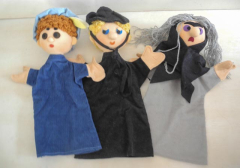 Kasperli-Figuren mit Haaren aus Wolle