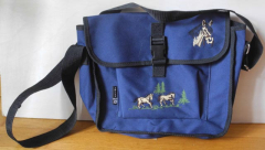 Umhängetasche mit Pferdestickerei aus Stoff blau