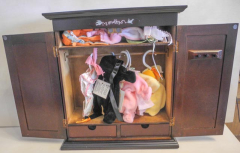 Muffy Vanderbear’s Boudoir Collection - Kleiderschrank mit Kleidern