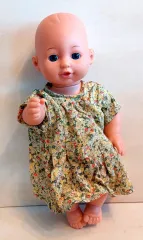 Puppe im Blumenkleid – ca. 31 cm